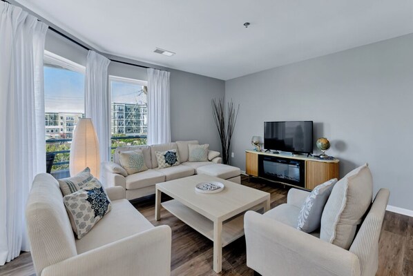 Living area - Virginia Beach Oceanfront Retreat with Balcony (Virginia Beach)
