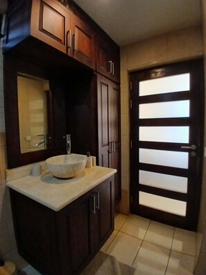 Bathroom - Villa Manatini Taunua by the lagoon (papeeta)