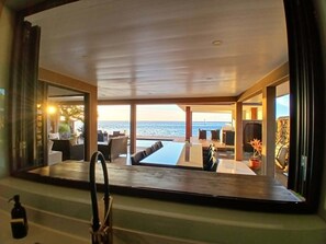 Dining - Villa Manatini Taunua by the lagoon (papeeta)