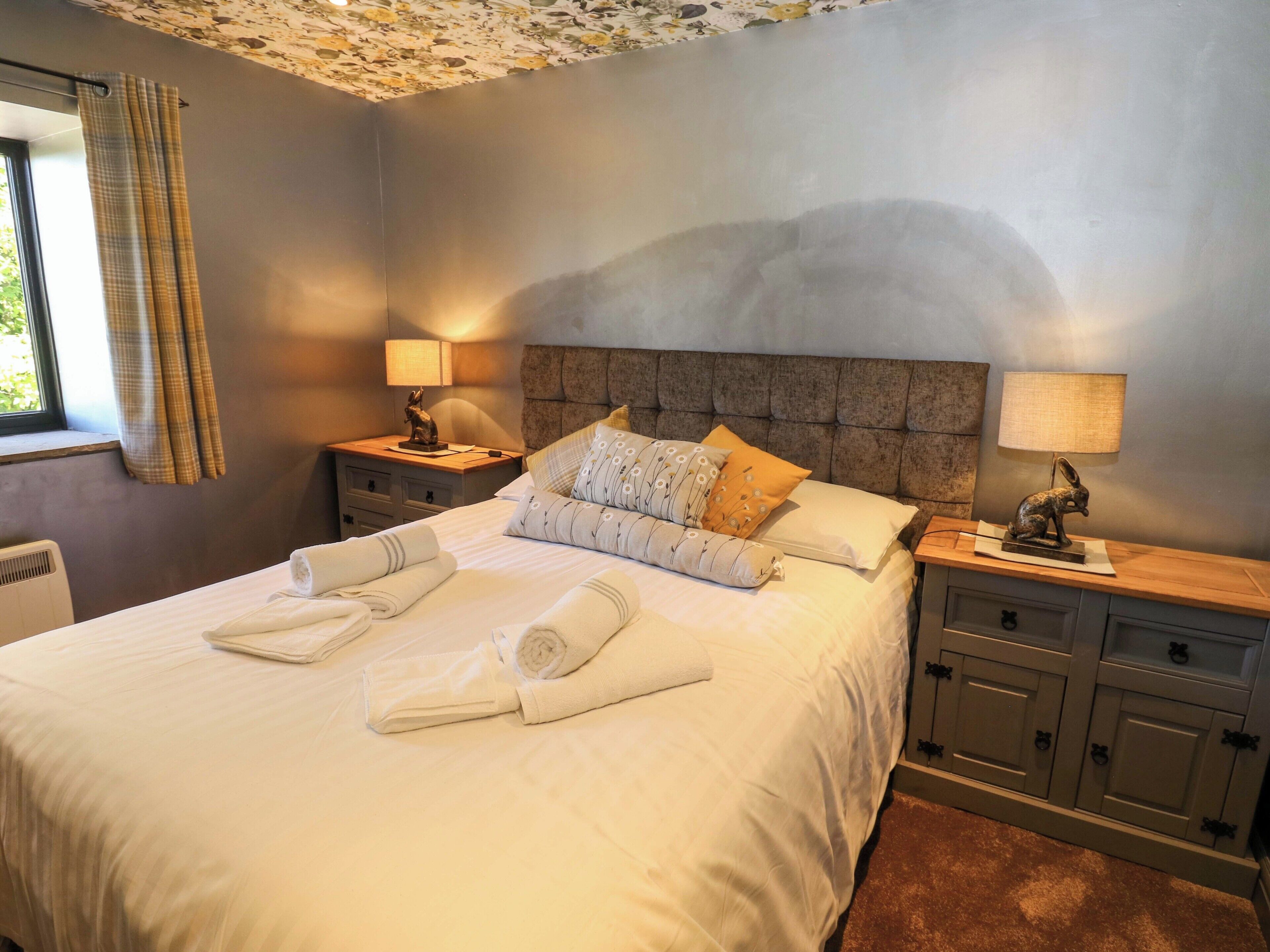 5 bedrooms, WiFi (free), individually decorated, individually furnished