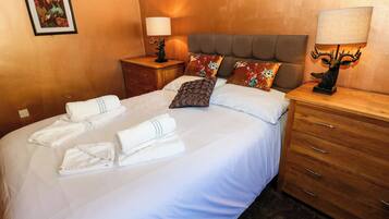 5 bedrooms, individually decorated, individually furnished, free WiFi