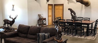 Foxtail Lodge- Lake Rathbun gem!