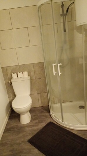 Bathroom - Vrbo Property (Livet-et-Gavet)