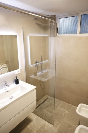 Apartment, Balcony | Bathroom - Twinora Apartments (Tiranë)