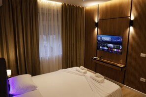 Soundproofing, iron/ironing board, free WiFi, bed sheets - Twinora Apartments (Tiranë)