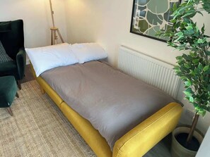 1 slaapkamer, een strijkplank/strijkijzer, wifi, beddengoed