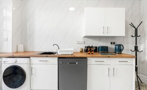 Private kitchen - Oriental Two | By My Getaways (Brighton)