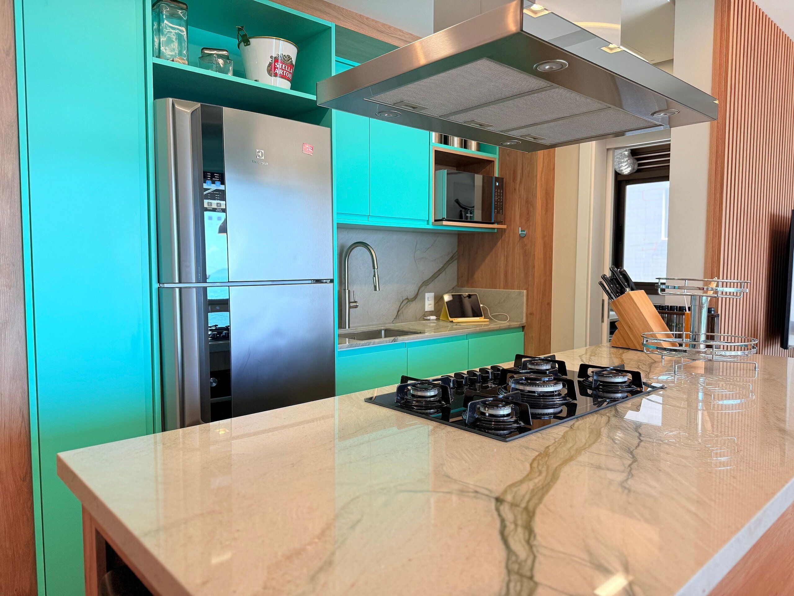 Departamento panorámico | Cocina privada | Refrigerador, microondas, horno y parrilla de estufa 