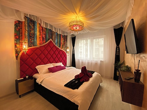 Arabian Nights Suite Romantic Moroccan Escape