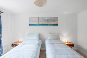 Room - Dairy Close | Parking | By My Getaways (Brighton)
