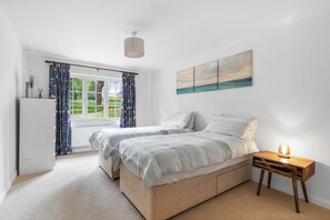 Room - Dairy Close | Parking | By My Getaways (Brighton)