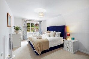 Iron/ironing board, bed sheets