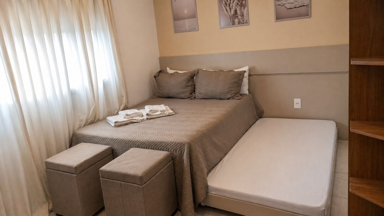 Desk, WiFi, bed sheets