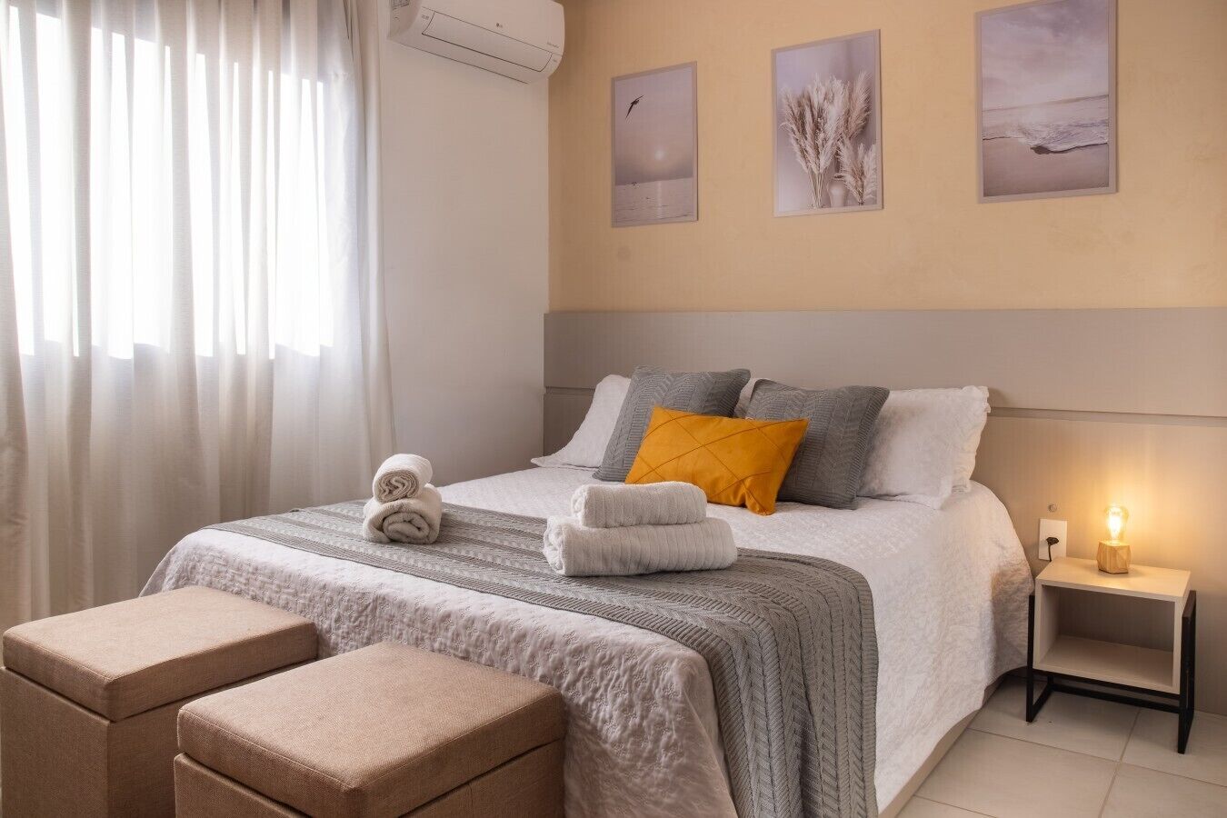 Escritorio, wifi y ropa de cama 
