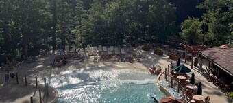 River View Condo - Top Floor - Resort Pools - Pet Friendly!