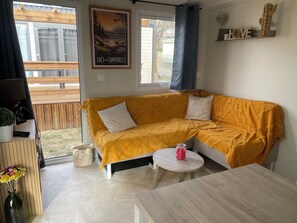 Living area - Vrbo Property (Saillagouse)