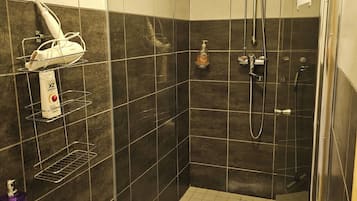 Double or Twin Room | Bathroom