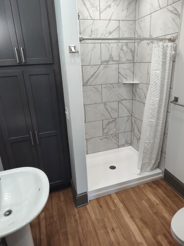 Lovely 2nd floor apartment with private rooftop deck near the river on S Main