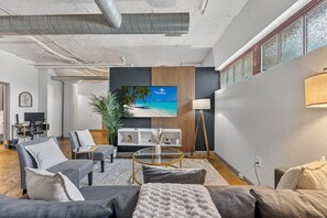 TV, offices - Modern River Market Loft Sleeps 6 Parking WiFi (Kansas City)