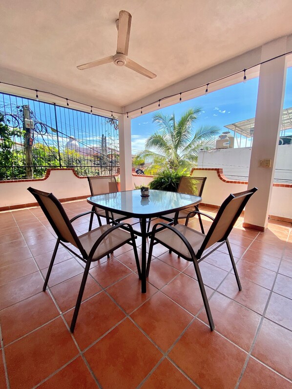Outdoor dining - Depa 2DB cerca del Malecón (Puerto Vallarta)