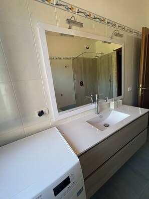 Bathroom - Vrbo Property (Camucia)