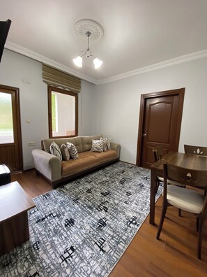 Suite, Balcony, River View | Living area - soylu otel restoran (Trabzon)
