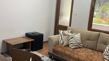 Suite, balcon, vue fleuve | Coin séjour