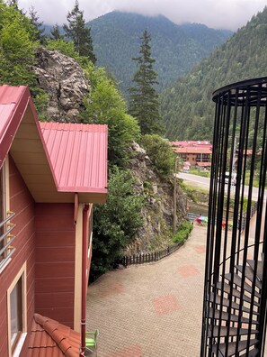 Studio Suite, Mountain View | Property grounds - soylu otel restoran (Caykara)