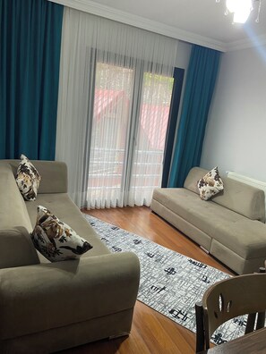 Studio Suite, Mountain View | Living area - soylu otel restoran (Caykara)