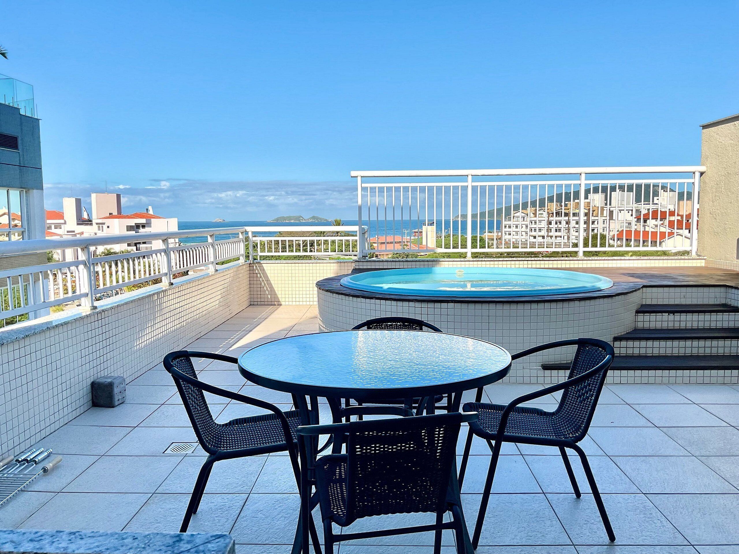 Apartamento panorâmico | Opções para refeição ao ar livre