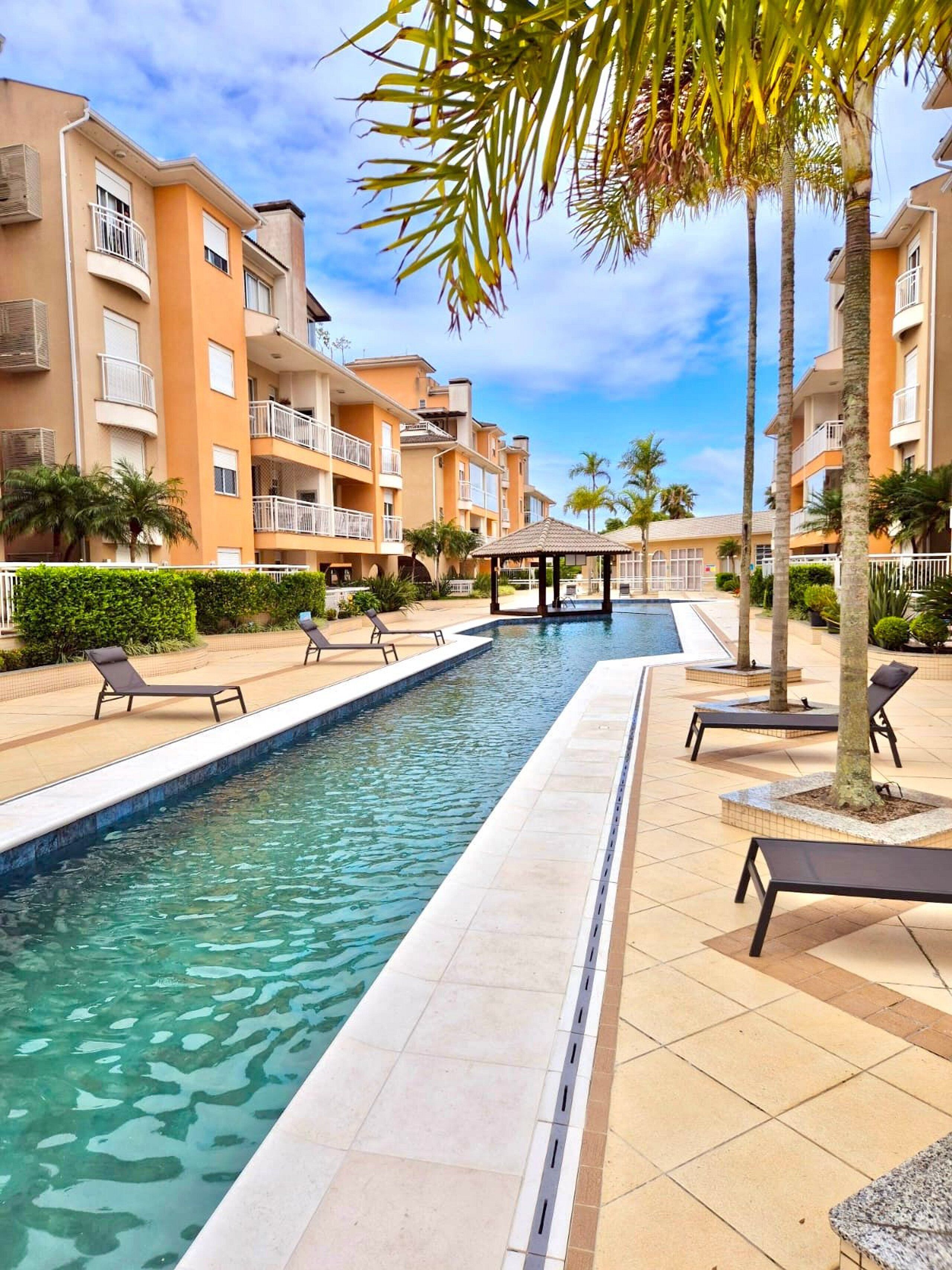 6 outdoor pools, open 8:00 AM to 10:00 PM, sun loungers