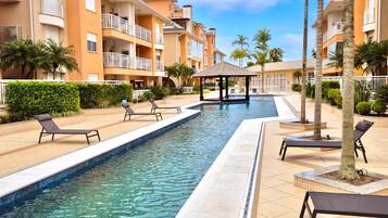 6 outdoor pools, open 8:00 AM to 10:00 PM, sun loungers