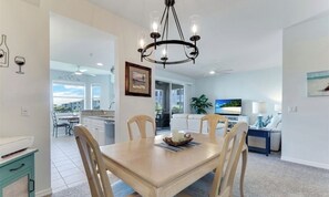 Interior - Exquisite & Updated 2-bedroom condo located quaint Fort Myers.  Ideally Located! (Fort Myers)