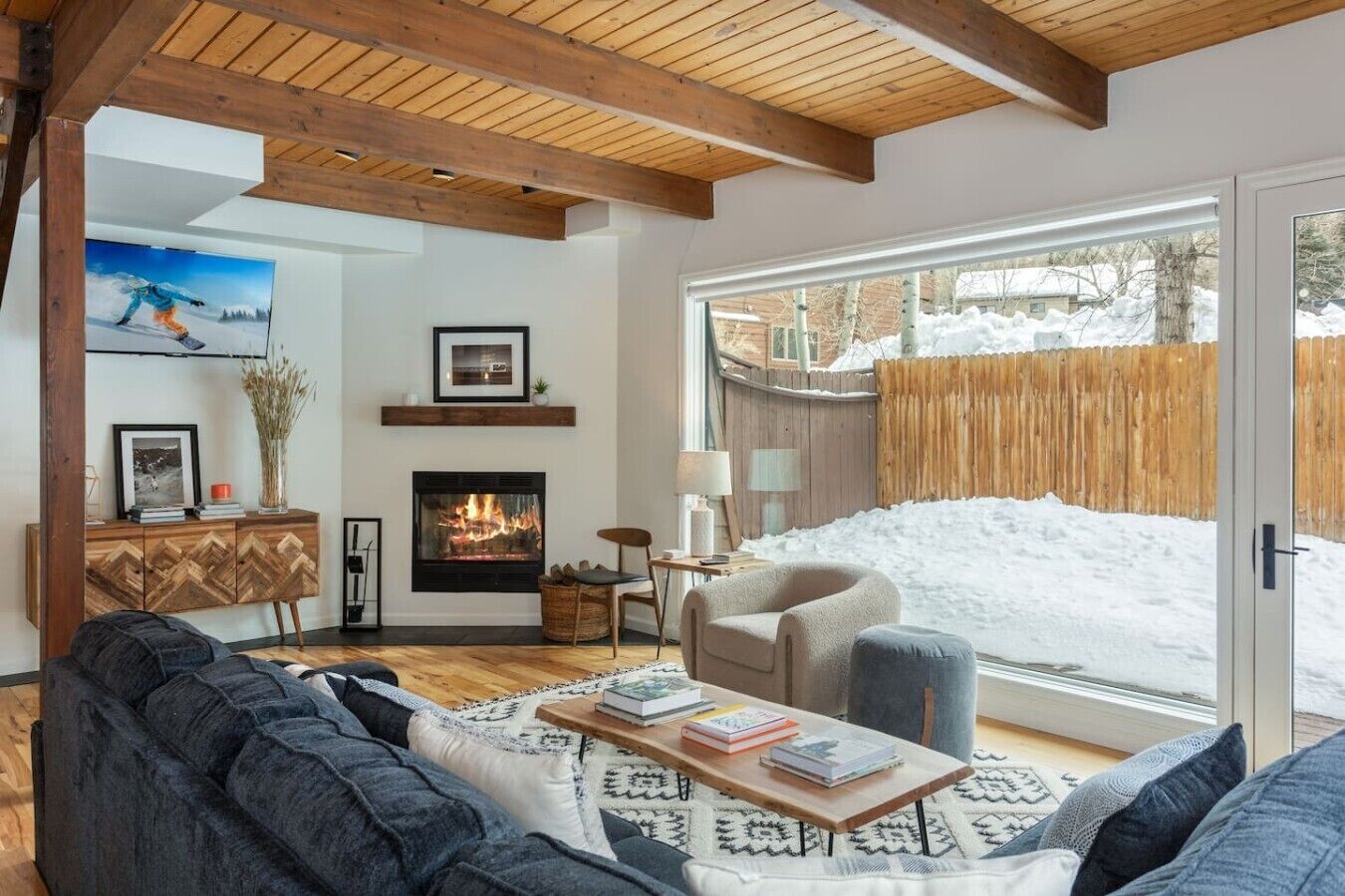 TV, fireplace