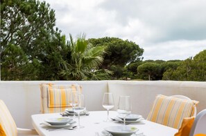 Outdoor dining - Retama Golf by Cádiz Time (Chiclana de la Frontera)