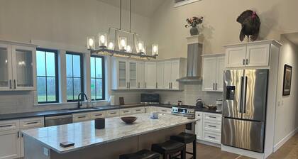 4 bedroom Farmhouse on private 35 acres