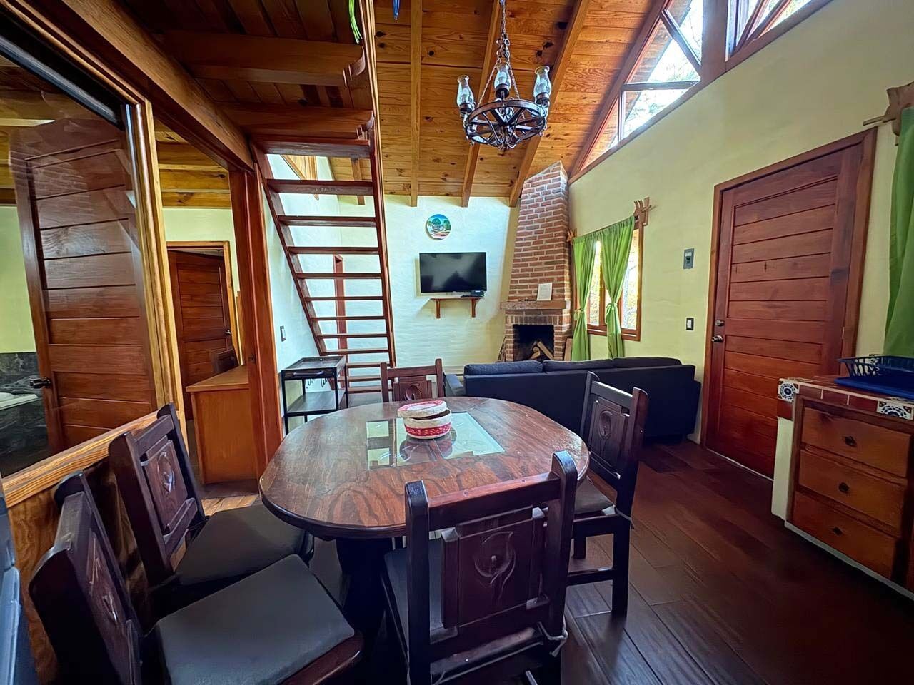 Chalet Deluxe, vista al jardín | Área de sala de estar