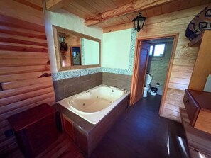 Classic Chalet, Garden View | Bathroom - Paseo del Llano Cabañas & Suites (Mazamitla)
