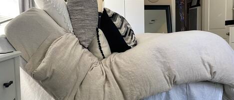 Desk, iron/ironing board, free WiFi, bed sheets