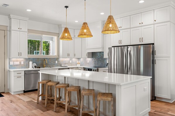 Coffee/tea maker, fridge, microwave, oven - Sunfish Royale | Private Beach, Billiards, Spa, Pickleball & Putt-Putt Golf (Destin)