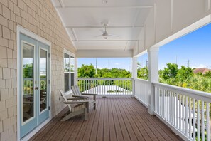 Terrace/patio - Sunfish Royale | Private Beach, Billiards, Spa, Pickleball & Putt-Putt Golf (Destin)