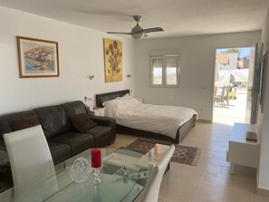 Free WiFi - Studio Sleeps 2 With Air Conditioning (Alhaurin el Grande)