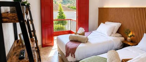 Chambre Confort avec lits jumeaux, vue sur la montagne | AccĂšs au Wi-Fi (inclus)