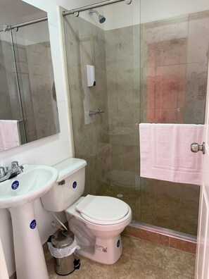 Comfort Double Room, Mountain View | Bathroom - El Porton de Salento (Salento)