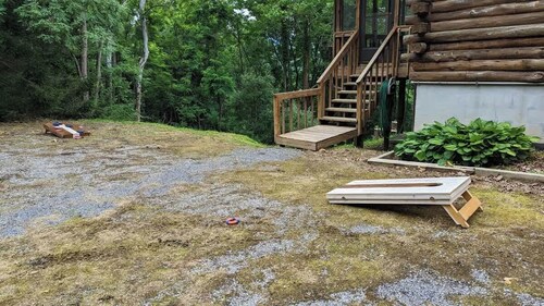 Mountainside Log Cabin w Private Waterfall access