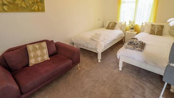 4 bedrooms, WiFi (free), individually decorated, individually furnished