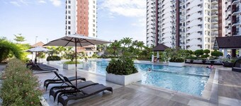     “Modern 1BR Condo – Steps from Beaches & Airport”
