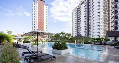“Modern 1BR Condo – Steps from Beaches & Airport”
