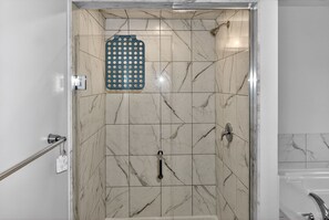 Hårtørrer, håndklæder, Sæbe, Toiletpapir