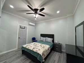 3 chambres, fer et planche à repasser